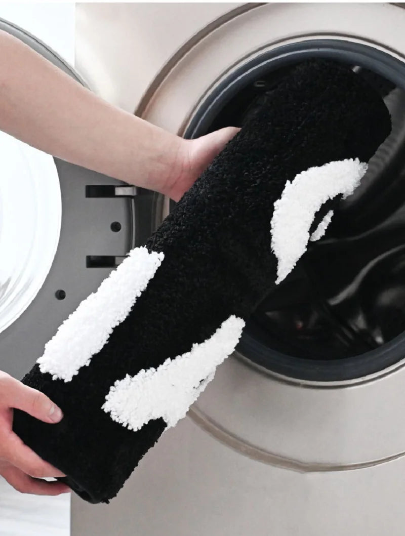 🛁 Get Naked Badezimmerteppich – Schwarz-Weiß Runner | Lustige & stylische Badematte